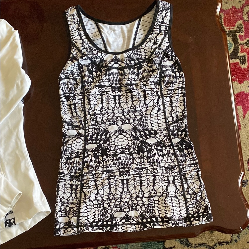 Lululemon Black and White Patterned Women's Tank Top